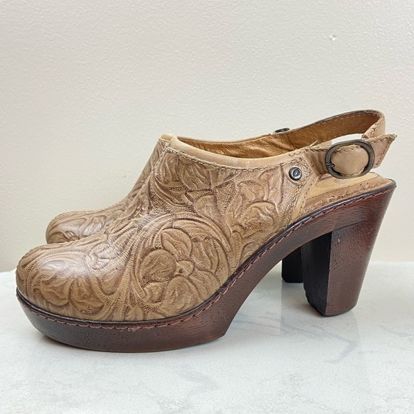 NURTURE TOOLED LEATHER SOUTHWESTERN CLOGS - Picture 1 of 16